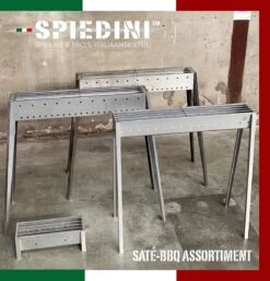 Spiedini Saté-bbq Bali 40 Mini - Kleine, Smalle Houtskoolbarbecue Met Horizontaal Rooster Voor Sate Of Andere Spiesjes - 40 Cm Lang, 11 Cm Breed, 14 Cm Hoog - Ideaal Voor Tuin- Of Open Haard, Of Balkon - Materiaal: Gealuminiseerd Ijzer -Barbecue Serie Winkel 1153x1200