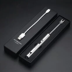 Oplaadbare Lange Elektrische Aansteker Buigbaar - Buigbare Aansteker - Duurzame Plasma Aansteker - Inclusief Cadeauverpakking - BBQ – Kaarsen – Zilver -Barbecue Serie Winkel 1200x1200 367