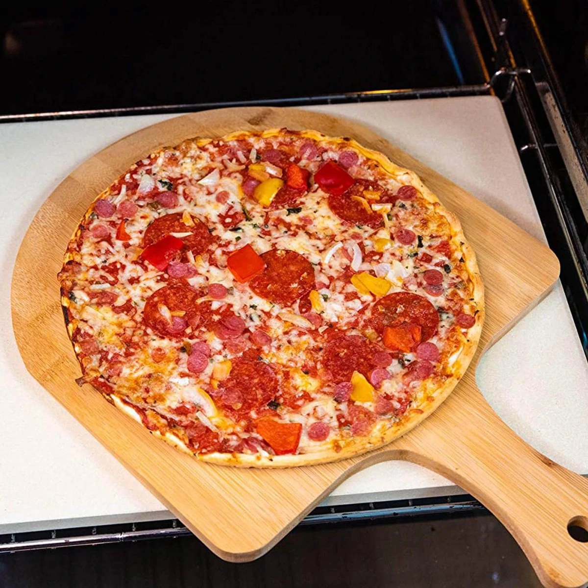 Buxibo 2in1 Pizzasteen - Voor BBQ & Oven - Inclusief Serveer Plank - Pizzabord/Pizzaplank - 30.5 X 38.1 X 1.4 Cm 13 Buxibo 2in1 Pizzasteen - Voor BBQ & Oven - Inclusief Serveer Plank - Pizzabord/Pizzaplank - 30.5 X 38.1 X 1.4 Cm - Afbeelding 13