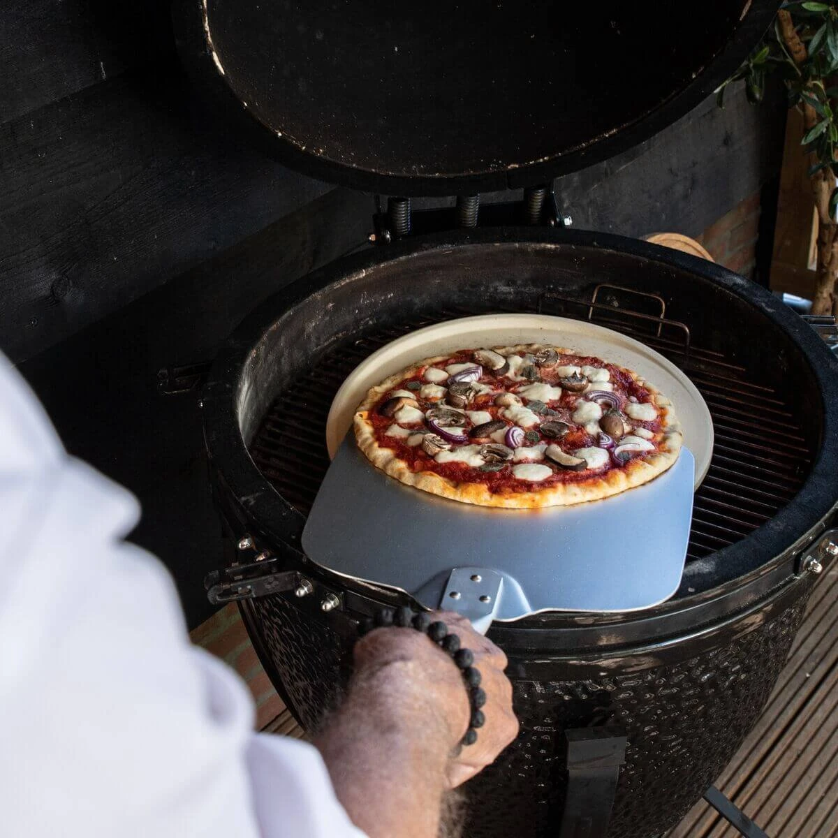 Boska Pizzasteen Deluxe L - Voor Oven & BBQ - Knapperige Pizza's - Ø 35 Cm - BBQ Accessoires 11 Boska Pizzasteen Deluxe L - Voor Oven & BBQ - Knapperige Pizza's - Ø 35 Cm - BBQ Accessoires - Afbeelding 11