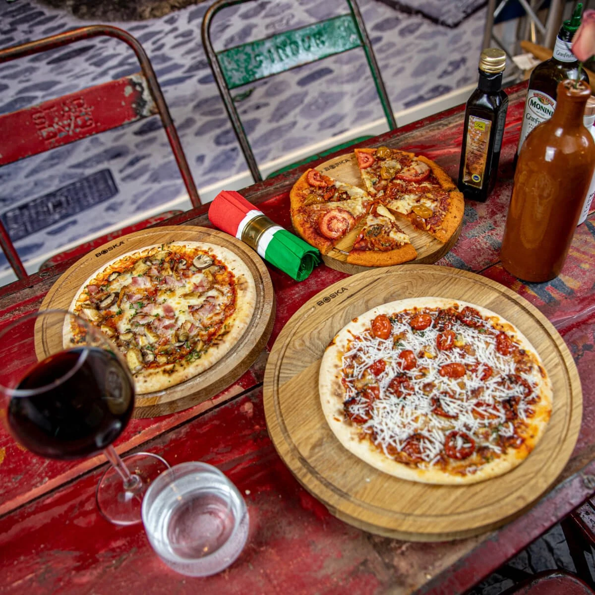 Boska Pizzaplank Friends L - BBQ Accessoires - Eikenhout - Handige Opvanggeul - Ø 34 Cm 16 Boska Pizzaplank Friends L - BBQ Accessoires - Eikenhout - Handige Opvanggeul - Ø 34 Cm - Afbeelding 16