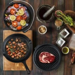 Dutch Mountains Gietijzeren Pannenset 7-delig - Dutch Oven – Braadpan - Grillpan - Hapjespan - Kookset In Houten Transportkist - Deksellifter - Brander 16 Dutch Mountains Gietijzeren Pannenset 7-delig - Dutch Oven – Braadpan - Grillpan - Hapjespan - Kookset In Houten Transportkist - Deksellifter - Brander -Barbecue Serie Winkel 1200x1200 574