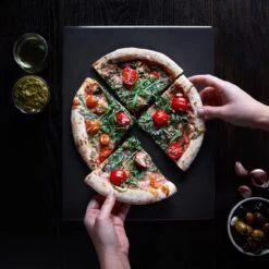 Navaris Pizzasteen XL Voor Oven En Barbecue - Rechthoekige Pizzaplaat 38 X 30 Cm - Inclusief Receptenboek - Keramisch Geglazuurd - Zwart -Barbecue Serie Winkel 1200x1200 692