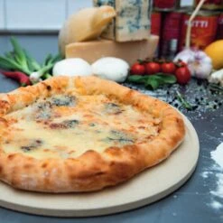 Boska Pizzasteen Deluxe - Voor Oven & BBQ - Knapperige Pizza's - Ø 29.5 Cm - BBQ Accessoires 37 Boska Pizzasteen Deluxe - Voor Oven & BBQ - Knapperige Pizza's - Ø 29.5 Cm - BBQ Accessoires -Barbecue Serie Winkel 1200x1200 804