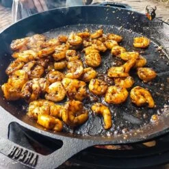 Valhal Outdoor Skillet / Plancha / Koekenpan - Gietijzer - Diameter 35cm, Twee Handvatten, VH35F -Barbecue Serie Winkel 1200x1200 807