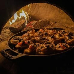 Valhal Outdoor Skillet / Plancha / Koekenpan - Gietijzer - Diameter 35cm, Twee Handvatten, VH35F -Barbecue Serie Winkel 1200x1200 808