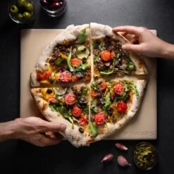 Navaris Pizzasteen XL Voor Oven En Barbecue - Rechthoekige Pizzaplaat 38 X 30 Cm - Inclusief Pizzaschep Met Extra Lang Handvat En Receptenboek -Barbecue Serie Winkel 1200x1200 893