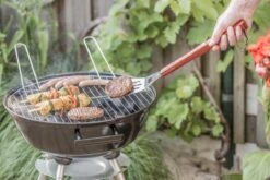 BBQ Collection Houtskoolbarbecue - Kogelbarbecue 45 X 60 Centimeter - Ronde Barbecue - Barbecue Op Wielen - Zwart - Metaal 21 BBQ Collection Houtskoolbarbecue - Kogelbarbecue 45 X 60 Centimeter - Ronde Barbecue - Barbecue Op Wielen - Zwart - Metaal -Barbecue Serie Winkel 1200x800 24