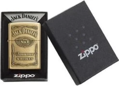 Aansteker Zippo Jack Daniel's Label Brass Emblem -Barbecue Serie Winkel 1200x869 2