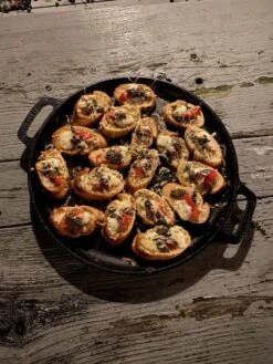 Valhal Outdoor Skillet / Plancha / Koekenpan - Gietijzer - Diameter 35cm, Twee Handvatten, VH35F -Barbecue Serie Winkel 900x1200 28